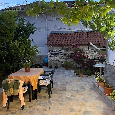 Luigi Guest House Gjirokastër Esterno foto
