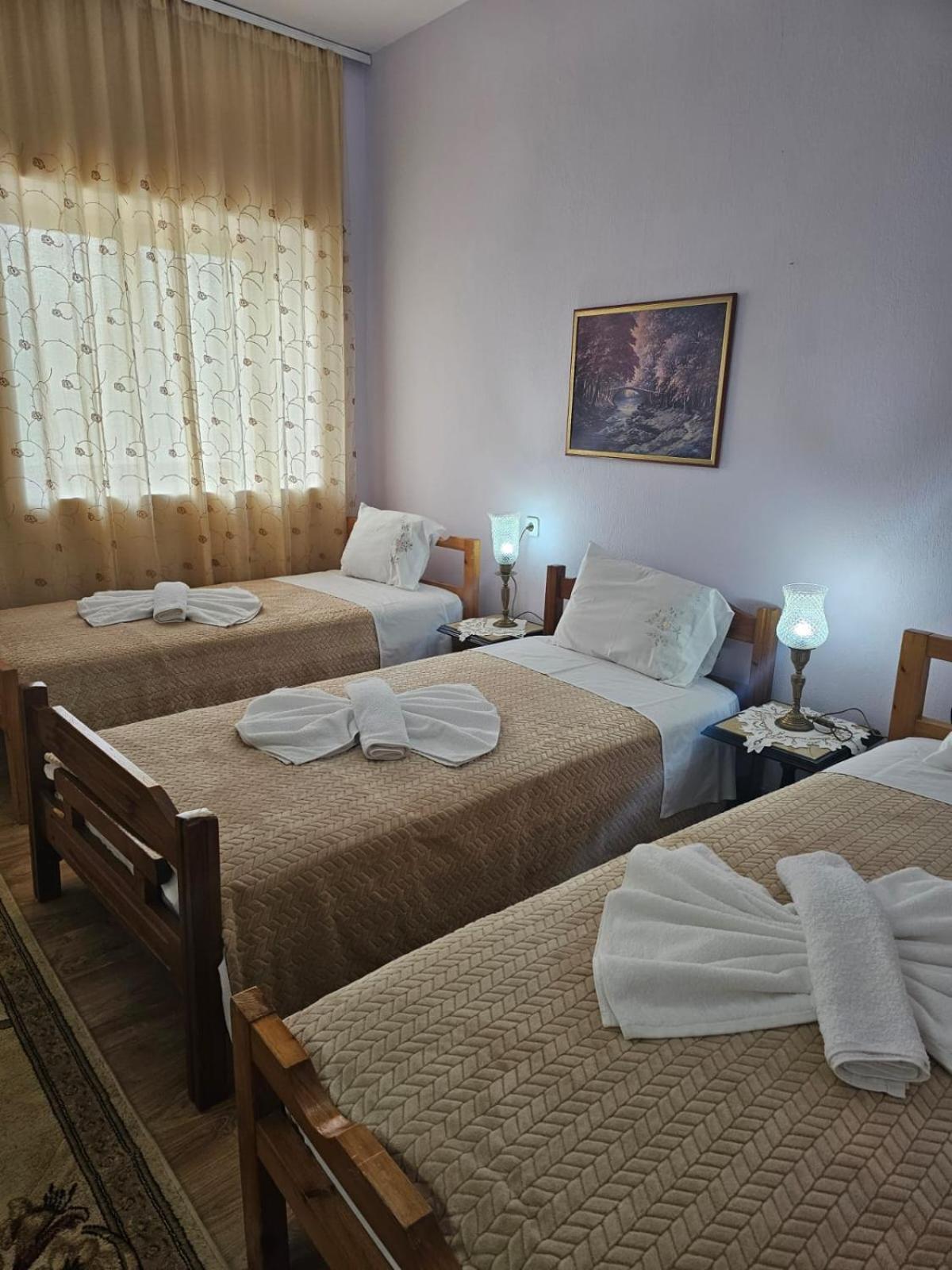 Luigi Guest House Gjirokastër Esterno foto
