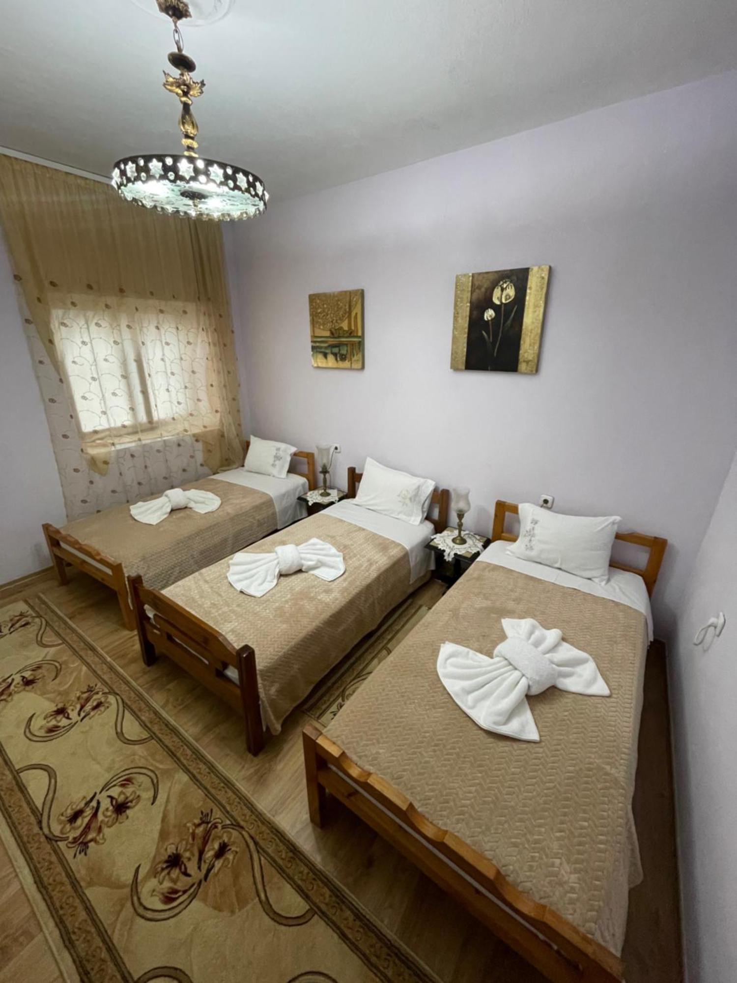 Luigi Guest House Gjirokastër Esterno foto