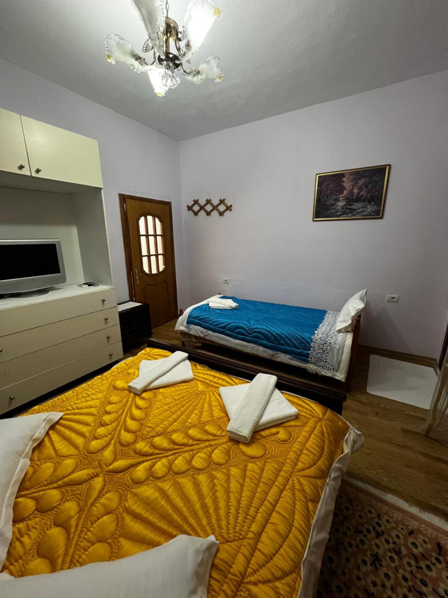 Luigi Guest House Gjirokastër Esterno foto