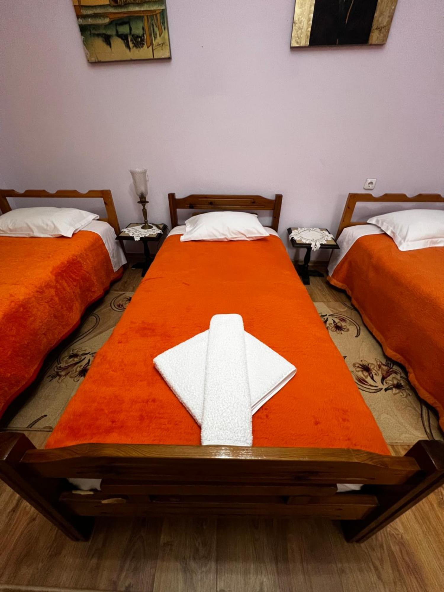 Luigi Guest House Gjirokastër Esterno foto