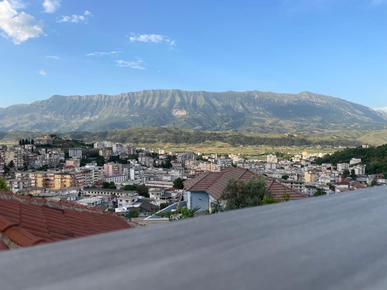 Luigi Guest House Gjirokastër Esterno foto